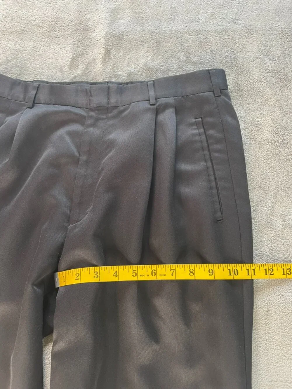 Roundtree & Yorke Men's 33/34 Black Pleated Cuffed Dress Pants Easy Care